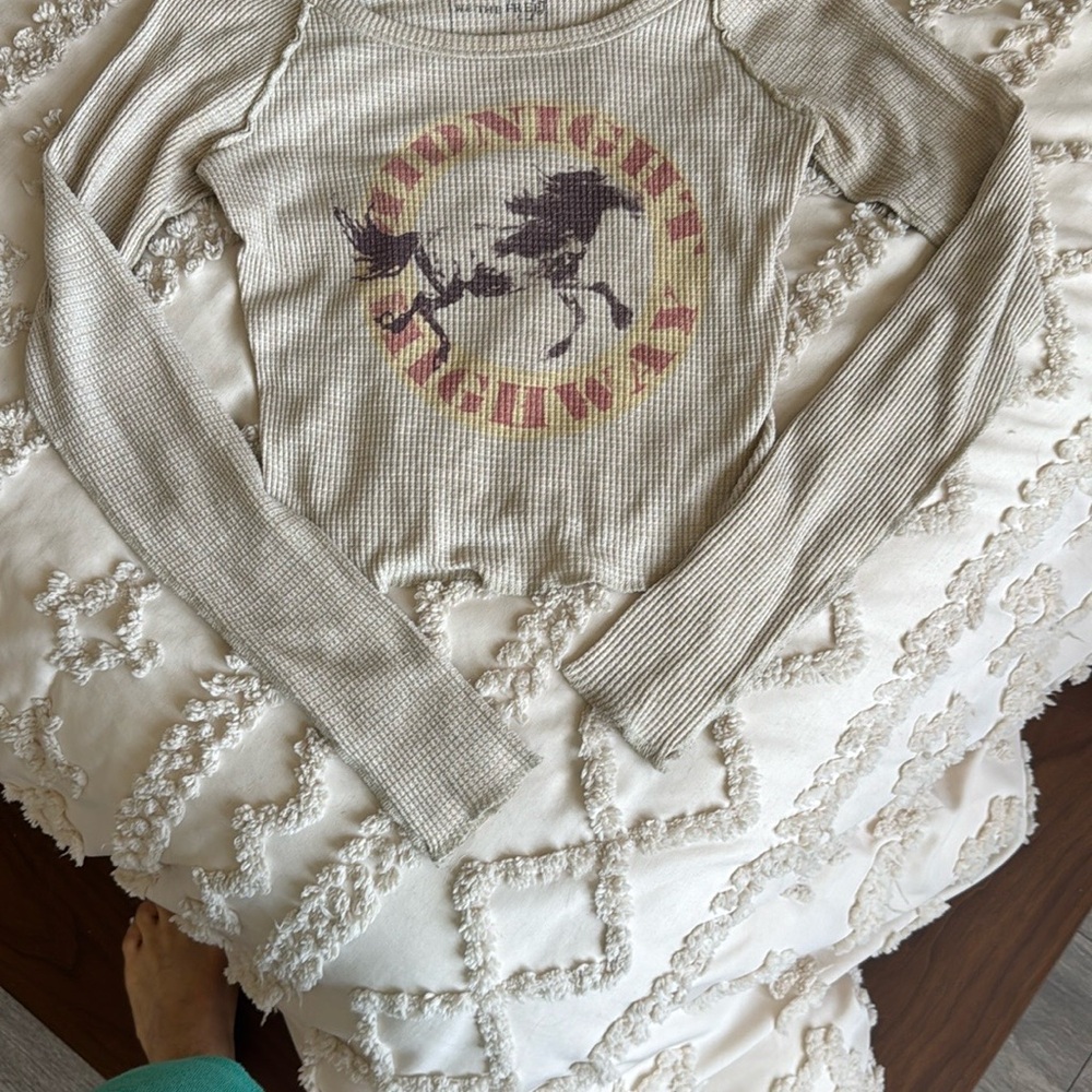 Women's Long Sleeve Graphic Tee - Cream